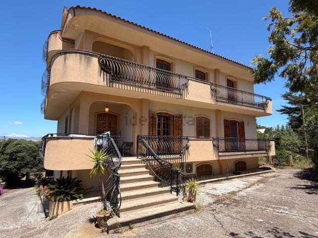 Case e ville in vendita di 450 m² in Via Xiboli, 400