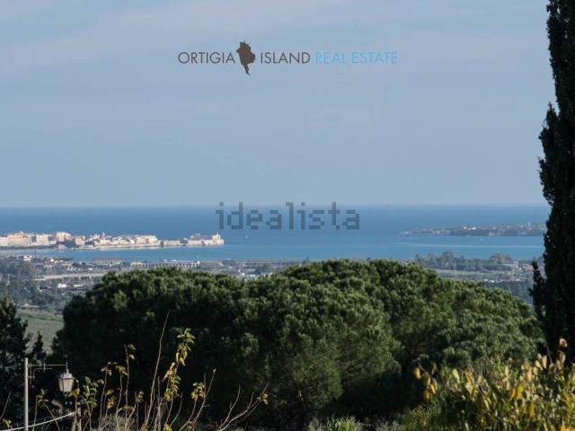 Case e ville in vendita di 450 m² in Viale Epipoli, 247
