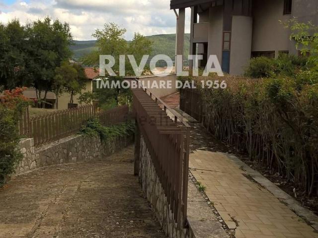 Case e ville in vendita di 450 m² in Viale Primo Maggio