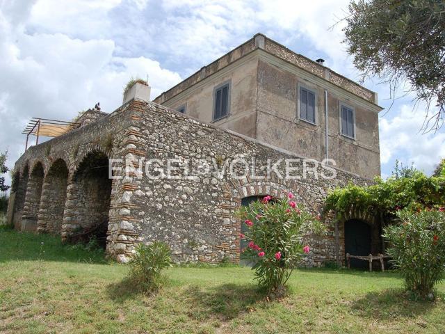 Case e ville in vendita di 450 m² in Viale Rieti