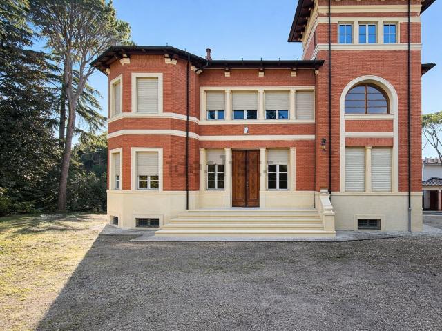 Villetta indipendente in vendita di 450 m² in Viale Roma, 158