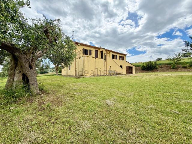 Case e ville in vendita di 450 m² in Contrada Castelnuovo