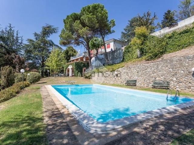 Case e ville in vendita di 450 m² in Corso Coppi Fausto e Serse
