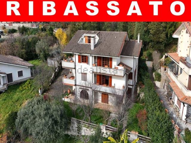 Case e ville in vendita di 450 m² in Località Casapallone, 13