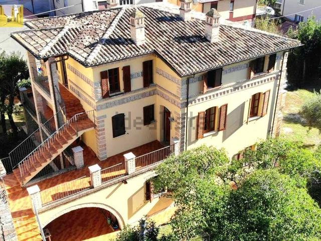 Case e ville in vendita di 450 m² in Piazzetta del Sole