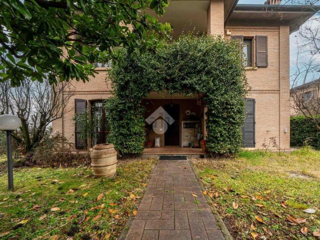 Case e ville in vendita di 450 m² in Strada Nuova di Marzaglia, 64