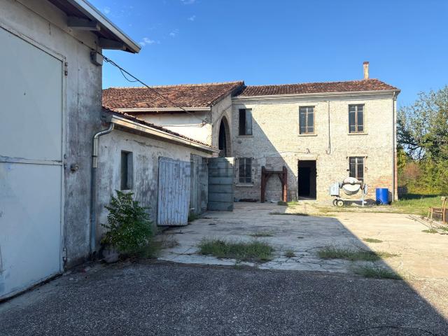 Case e ville in vendita di 450 m² in Strada Senga, 36