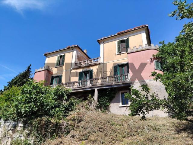 Case e ville in vendita di 450 m² in Strada Statale 87 Sannitica, 74