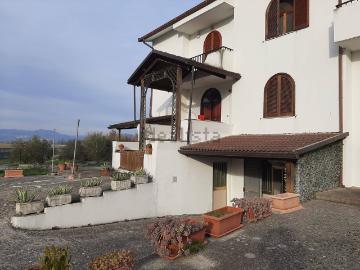Case e ville in vendita di 450 m² in Strada Statale 158