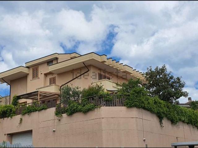 Case e ville in vendita di 450 m² in Strada Vicinale Colle Cervone
