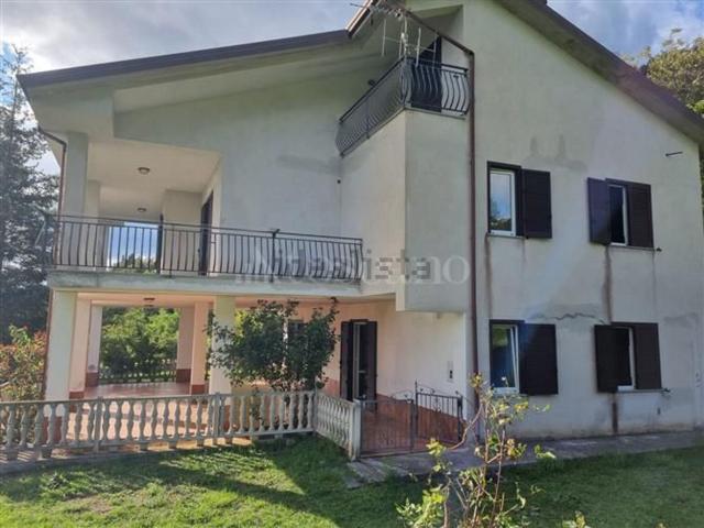 Case e ville in vendita di 452 m² in Via Roma