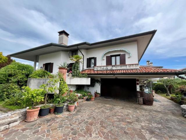 Case e ville in vendita di 453 m²