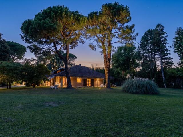 Case e ville in vendita di 453 m² in Via Domenico Cimarosa, 8