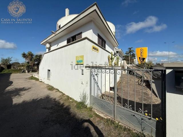 Case e ville in vendita di 453 m² in Via Luigi Galvani, 73039