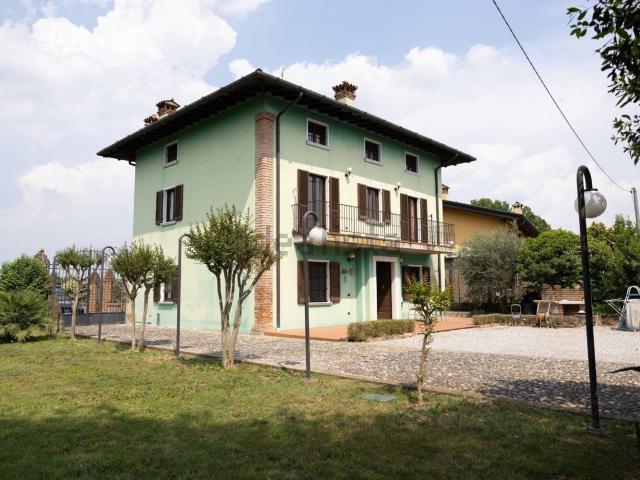 Case e ville in vendita di 453 m² in Via Statale, 22