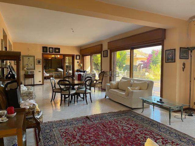 Case e ville in vendita di 4546 m² in Via Consolare Pompea Complesso Giardino Sui Laghi