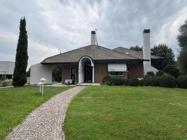 Case e ville in vendita di 454 m² in Via del Sile, 37