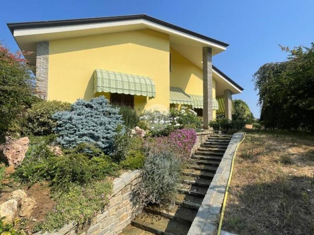 Case e ville in vendita di 454 m² in Via Falcone Giovanni, 54