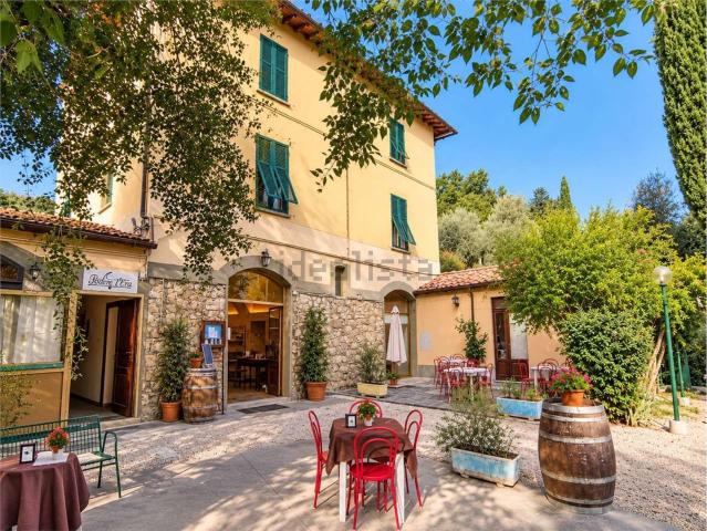 Case e ville in vendita di 454 m² in Strada Comunale di Santa Margherita, 67