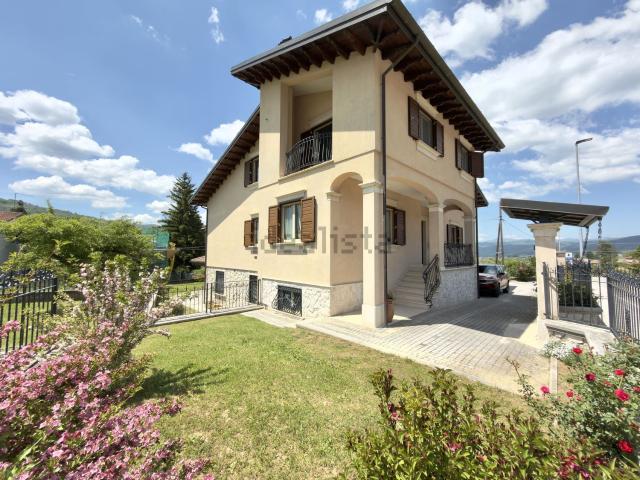 Case e ville in vendita di 455 m² in Via Capanelle, 14