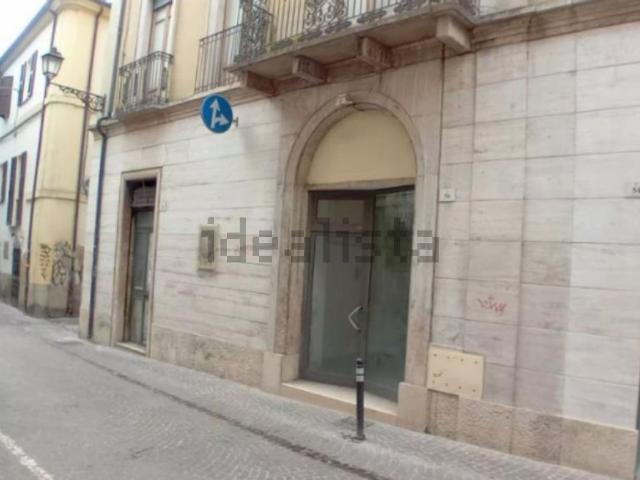 Case e ville in vendita di 455 m² in Via Giacomo Paladini