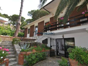 Case e ville in vendita di 455 m² in Via del Littorale, 377