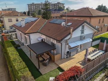 Case e ville in vendita di 455 m² in Via Enrico Toti