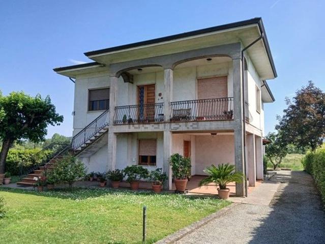 Case e ville in vendita di 455 m² in Via Pesciatina, 892