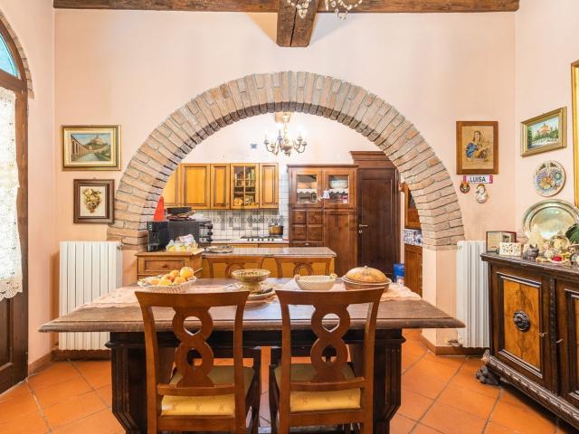 Case e ville in vendita di 455 m² in Via Ugo Bassi