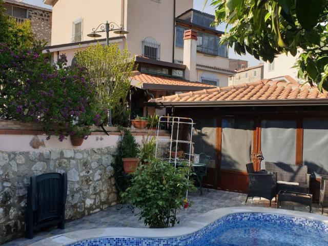Case e ville in vendita di 457 m² in Via Giuseppe Garibaldi, 36