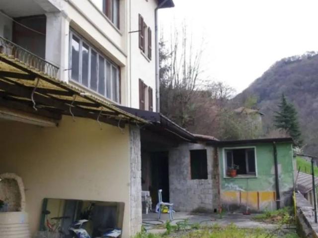 Case e ville in vendita di 457 m² in Via Opifici