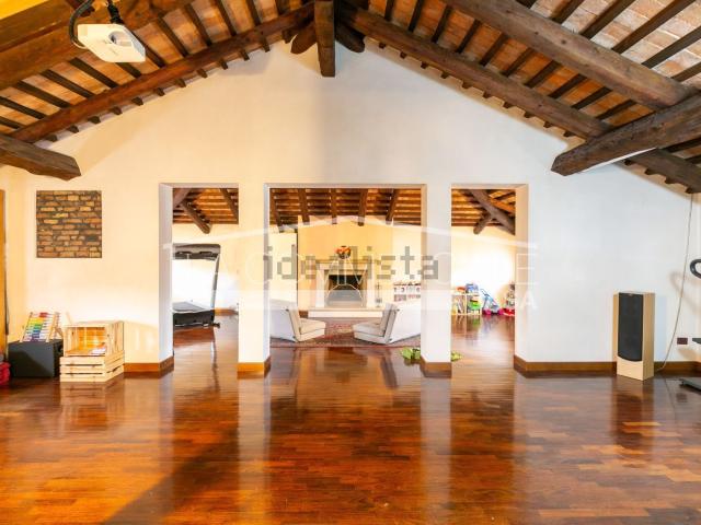 Case e ville in vendita di 457 m² in Via Vittorio Veneto, 84