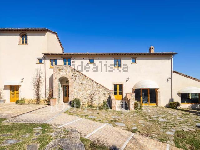 Case e ville in vendita di 4584 m²