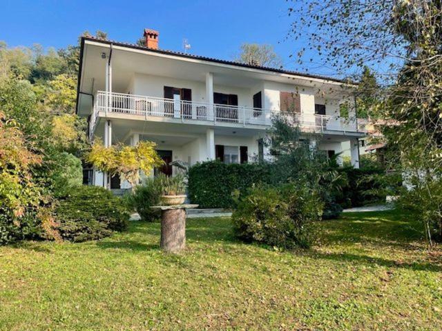 Case e ville in vendita di 458 m² in Via Carlo Botta, 95