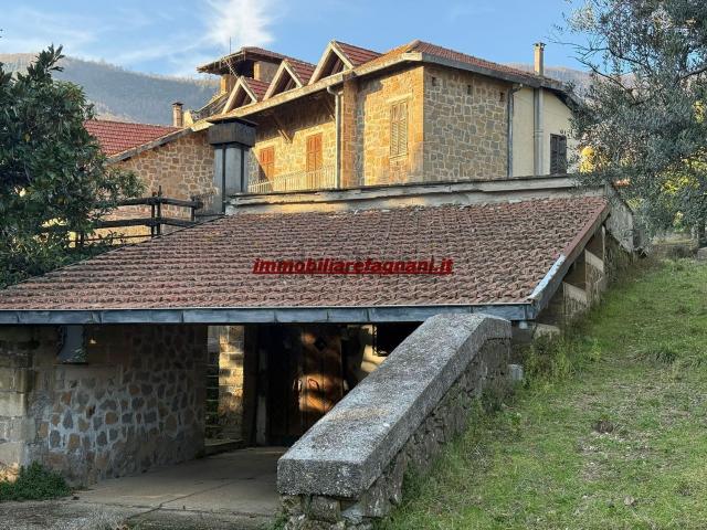 Case e ville in vendita di 458 m² in Via del Cigliolo