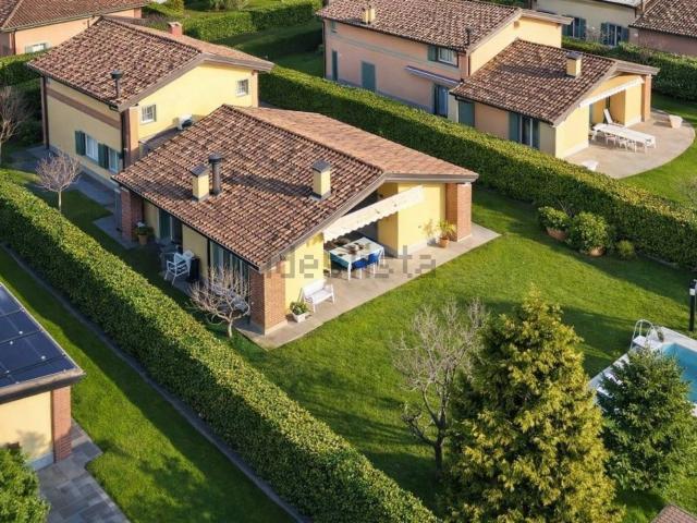 Case e ville in vendita di 459 m² in Via Giuseppe Garibaldi, 12