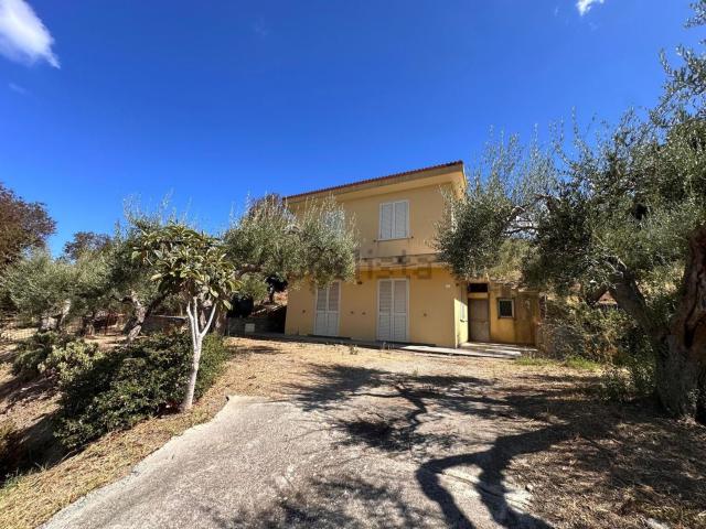 Case e ville in vendita di 45 m² in Via Ugo Foscolo, 27