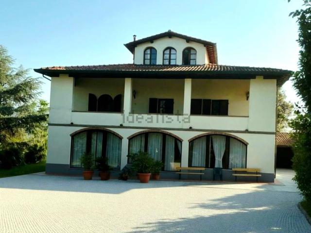 Case e ville in vendita di 460 m² in Via Genè e Giuseppe Larini
