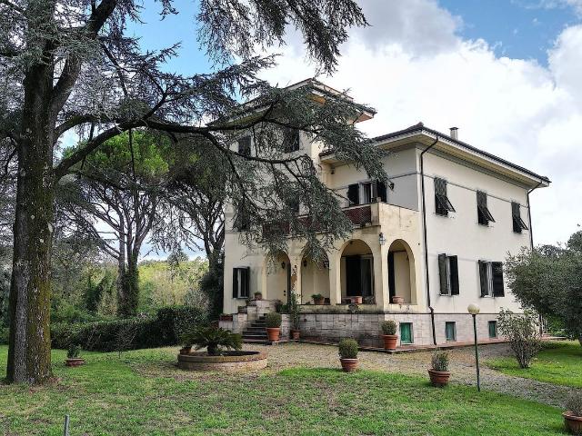 Case e ville in vendita di 460 m² in Traversa i, 248