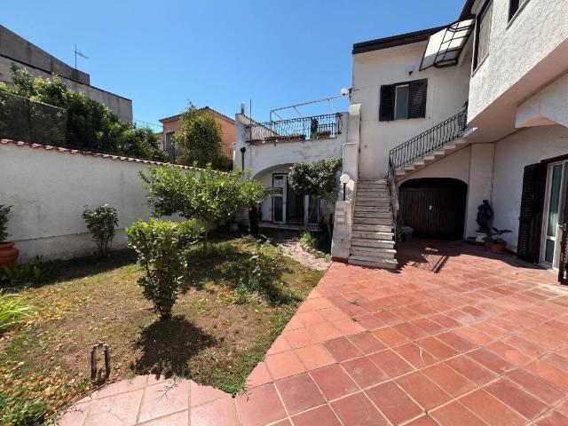 Case e ville in vendita di 460 m² in Via Campanile