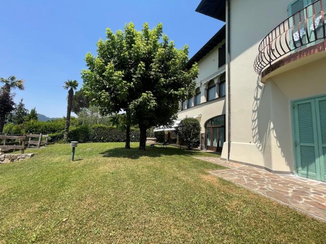 Case e ville in vendita di 460 m² in Via Castel Montecchio