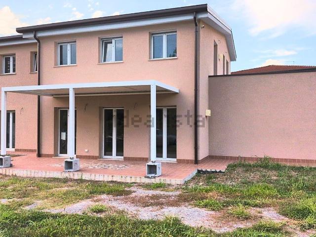 Case e ville in vendita di 460 m² in Via Chiesa, 87