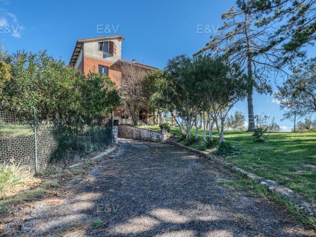 Case e ville in vendita di 460 m² in Via Benozzo Gozzoli