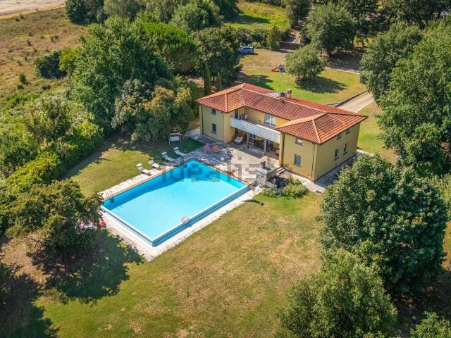 Case e ville in vendita di 460 m² in Via della Madonna del Prato, 55