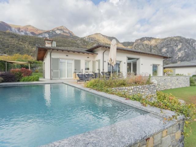Case e ville in vendita di 460 m² in Via Monte Crocione, 5
