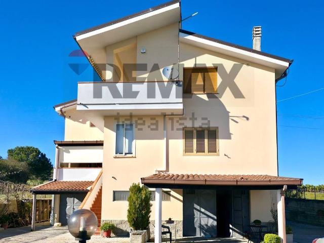Case e ville in vendita di 460 m² in Via Magellano, 29