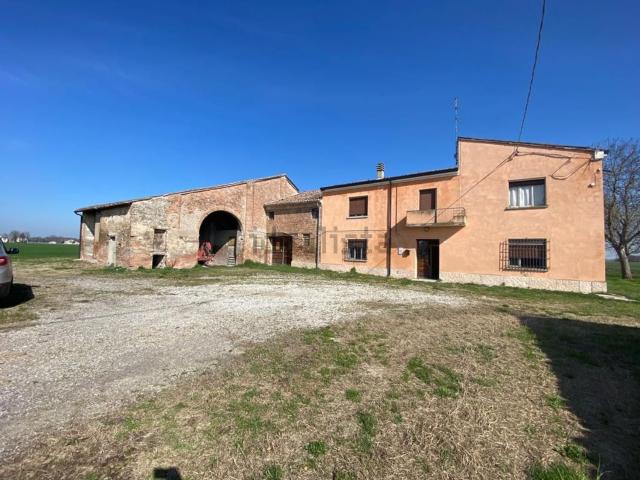 Case e ville in vendita di 460 m² in Via Savazzona