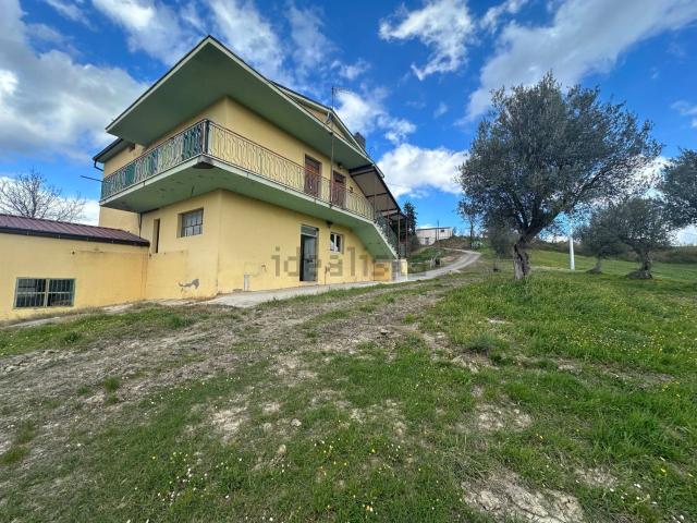 Case e ville in vendita di 460 m² in Via Provinciale, 10
