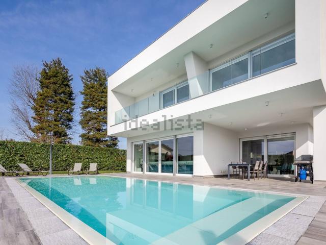 Case e ville in vendita di 460 m² in Via Puccini