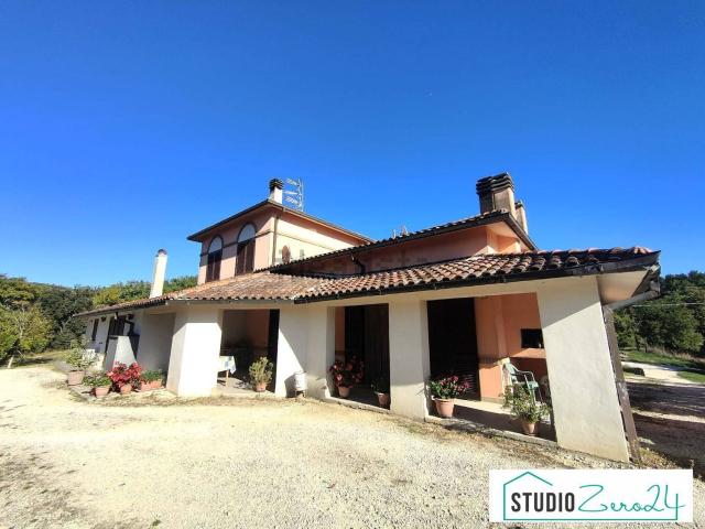 Case e ville in vendita di 460 m² in Via Rimembranze, 22